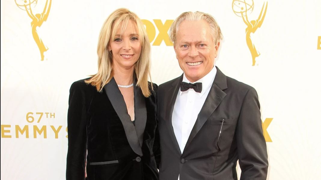 Michel Stern with his wife Lisa Kudrow at the 67th Emmys