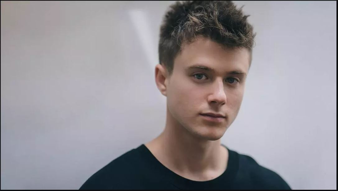 How Tall Is Alec Benjamin? The Truth Finally Revealed