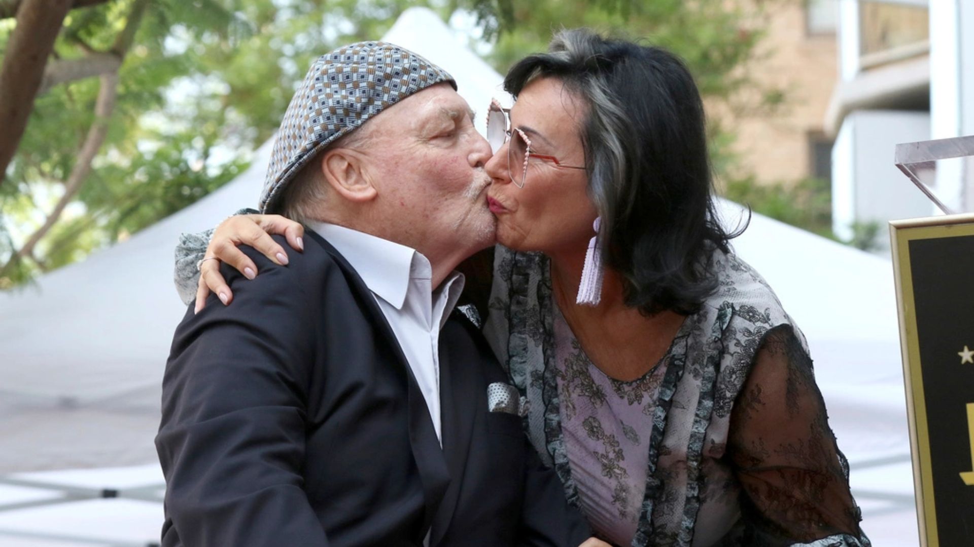 Stacy Keach Kissing his wife