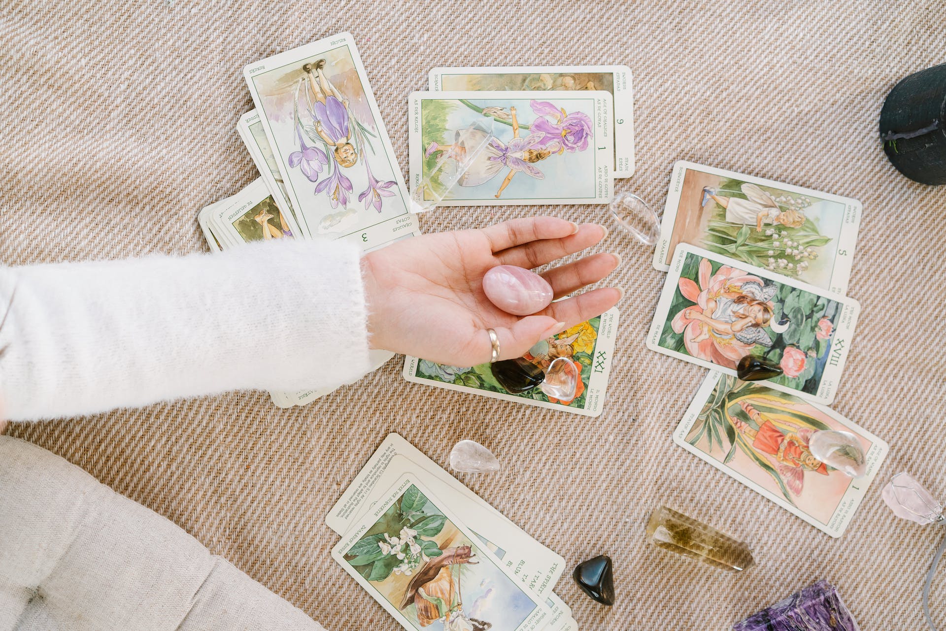 Unlocking The Future: How Tarot Cards Can Navigate Your Journey In The World Of Online Casinos